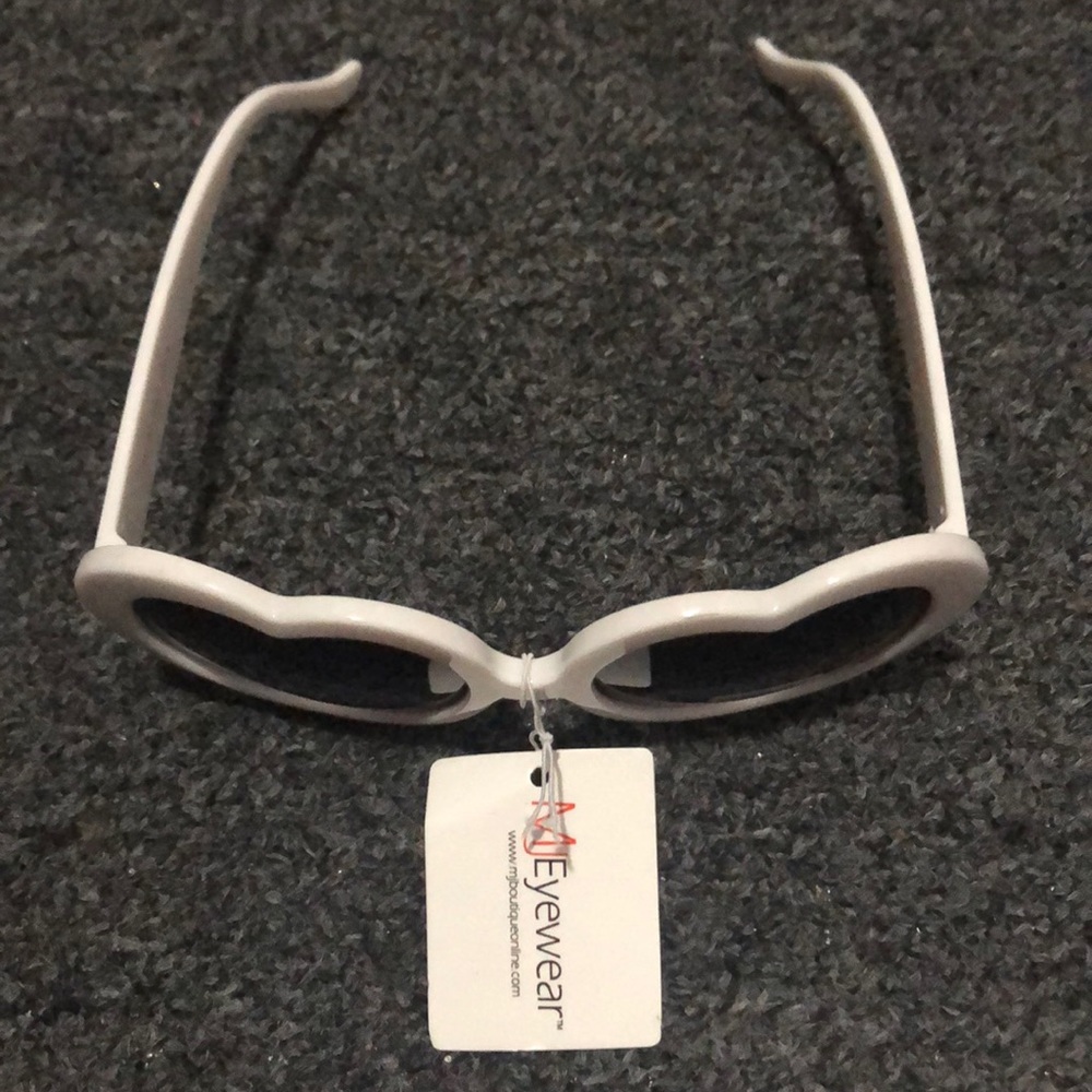 Heart Sunglasses - Picture 4 of 7